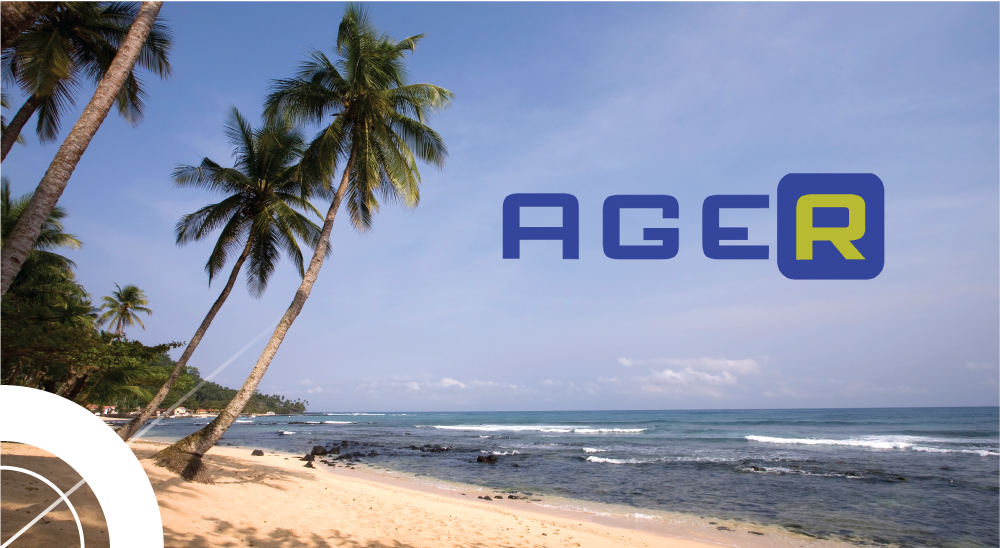 Fotografia da praia em São Tomé e Príncipe com logotipo da AGER
